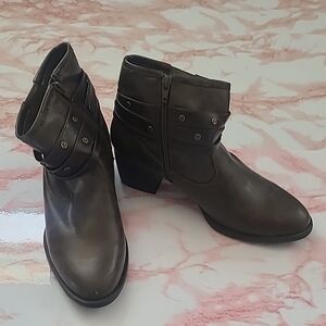 GUC White Mountain Women's Brown Ankle Boots Sz 9M